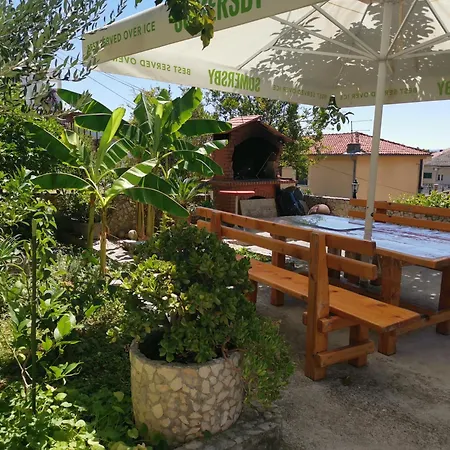 Rudelj Appartamento Makarska