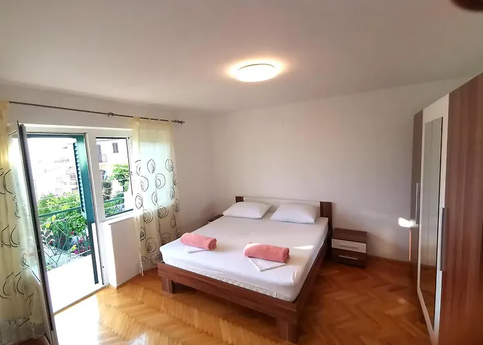 Rudelj * Макарська