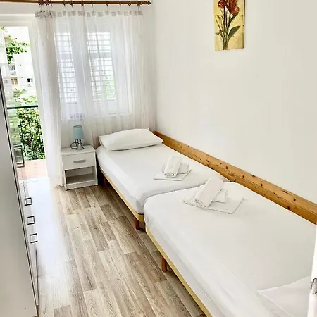 Rudelj * Makarska