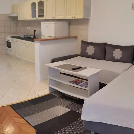 Rudelj * Μακάρσκα