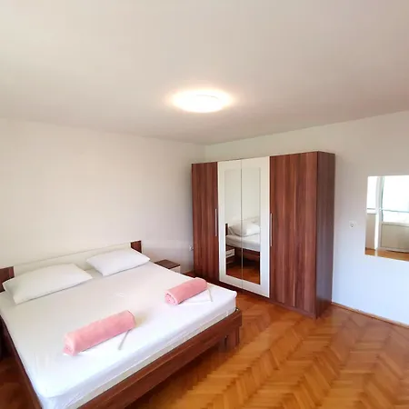 Rudelj Μακάρσκα