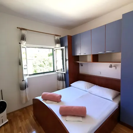 Rudelj * Makarska